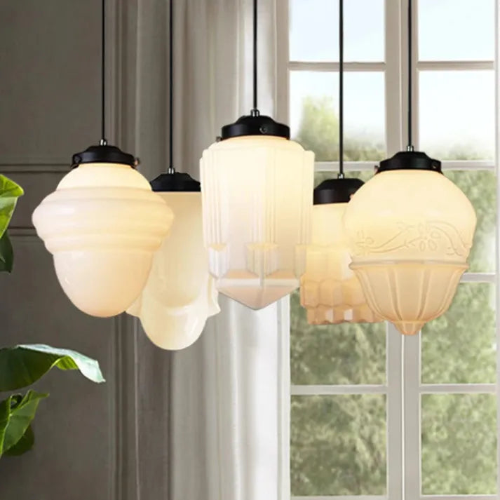 Liv – Alte weiße Glaslampe mit geometrischem Design