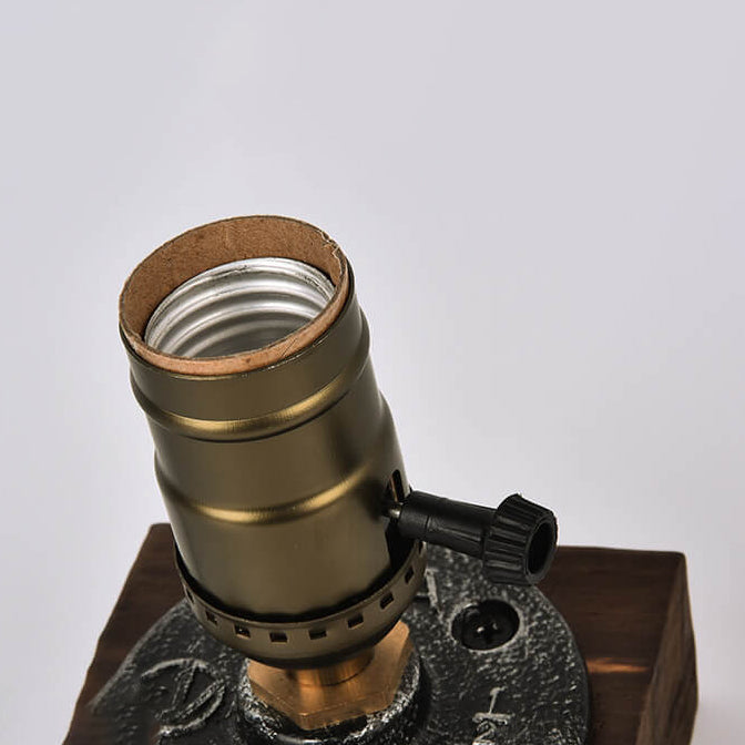 Coralie – Retro Tischlampe aus Eisen