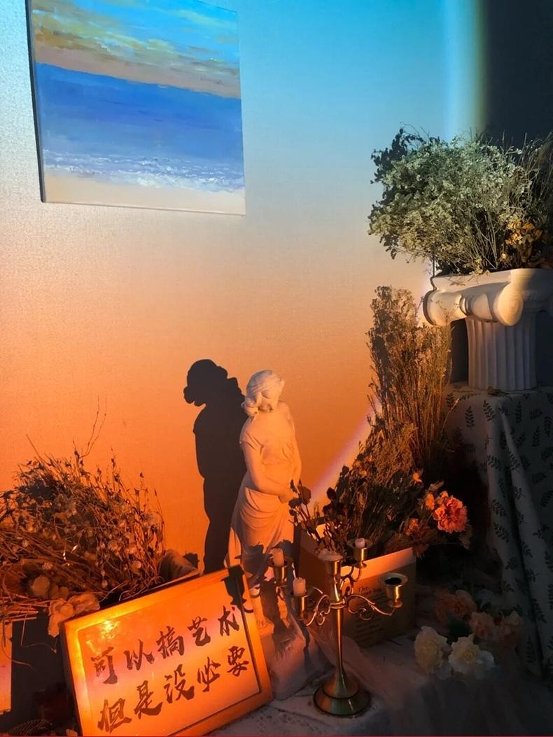 SpaceShine – Astronauten-Tischlampe mit Sonnenuntergangslicht