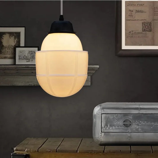 Liv – Alte weiße Glaslampe mit geometrischem Design