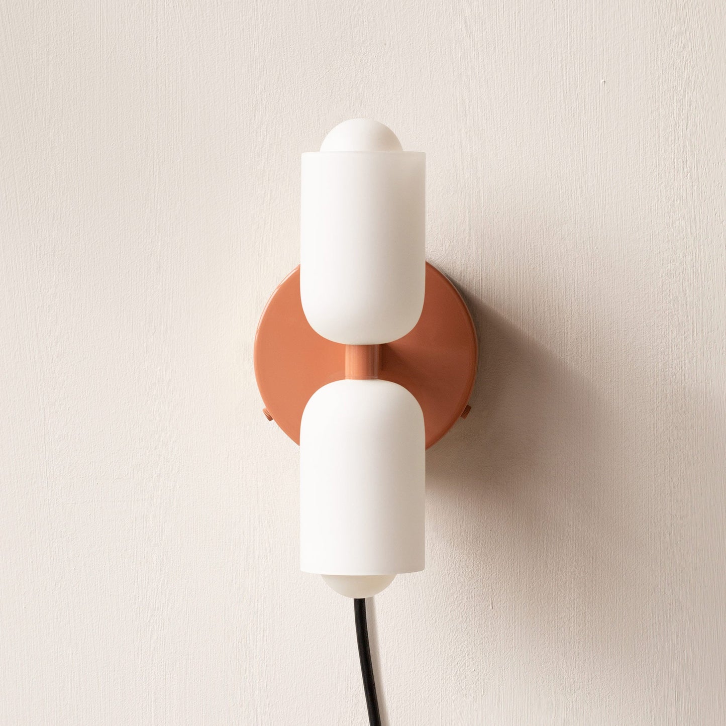 Elodie – Moderne Cremefarbene Doppelkopf-Wandlampe