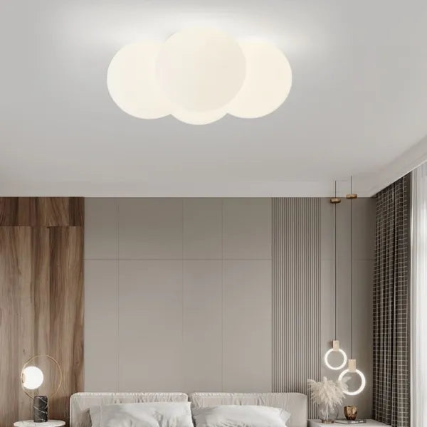 Wolkenlicht – Schwebende Deckenleuchte im Cloud-Design