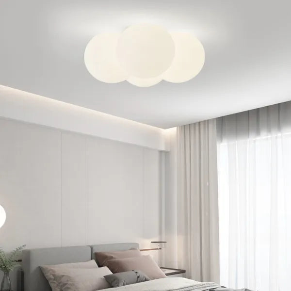 Wolkenlicht – Schwebende Deckenleuchte im Cloud-Design