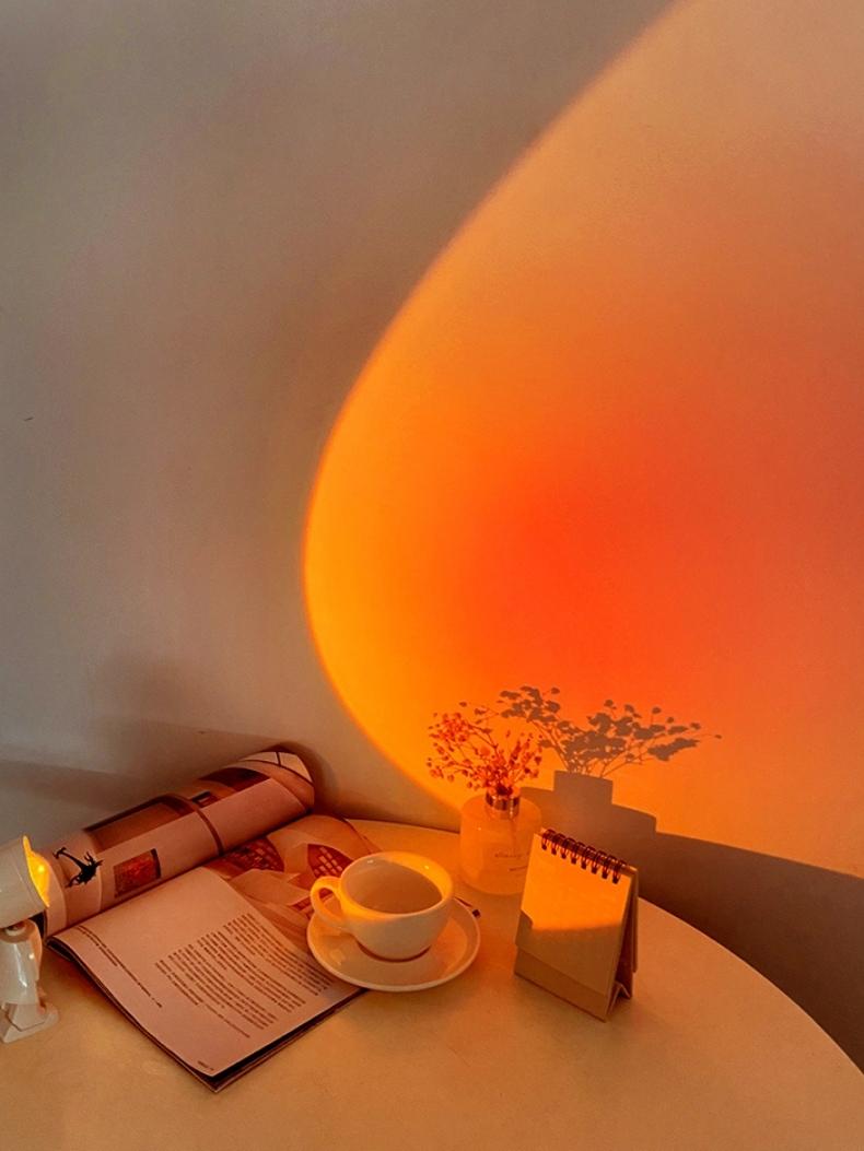 SpaceShine – Astronauten-Tischlampe mit Sonnenuntergangslicht