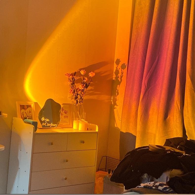SpaceShine – Astronauten-Tischlampe mit Sonnenuntergangslicht