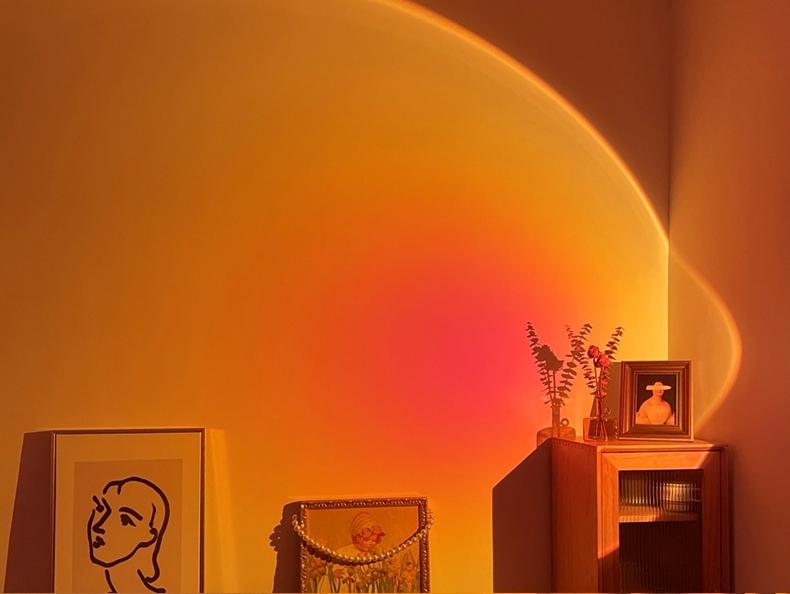 SpaceShine – Astronauten-Tischlampe mit Sonnenuntergangslicht