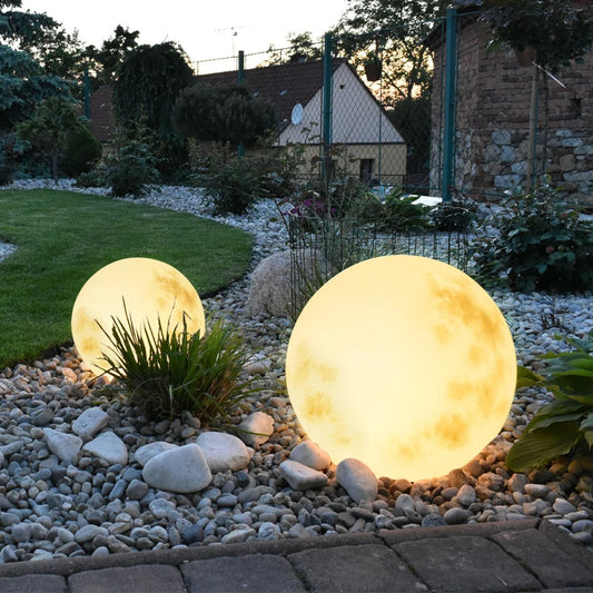 MondlichtZauber – LED-Außenleuchte in mondähnlichem Design