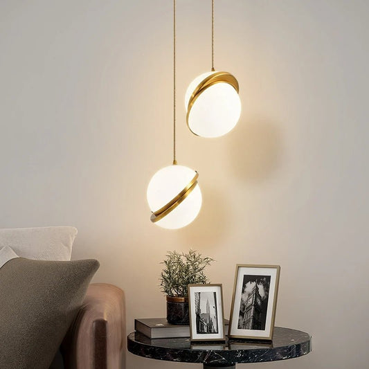 Sorella – Goldene Pendelleuchte mit Eleganz