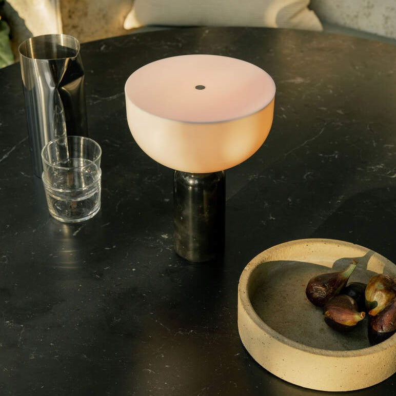 Raja – Edle Tischlampe mit Marmorfuß und elegantem Design