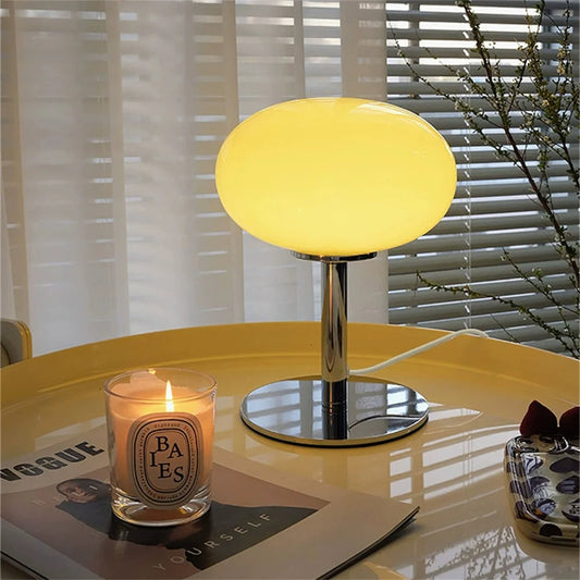 RetroPop – Farbige Tischlampe im Bauhaus-Design mit Kunst-Charakter