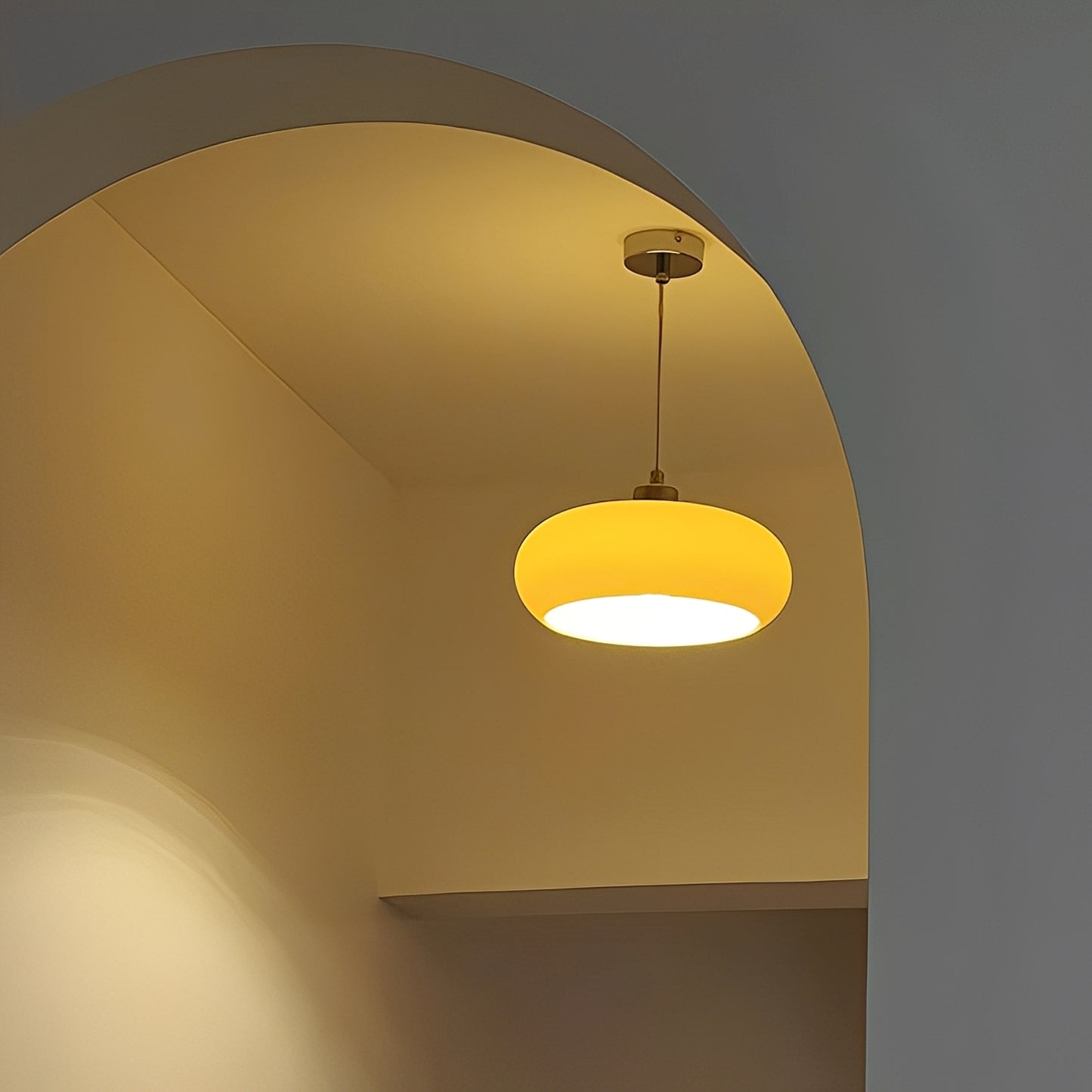 Noemi – Bauhaus Retro Restaurantleuchte