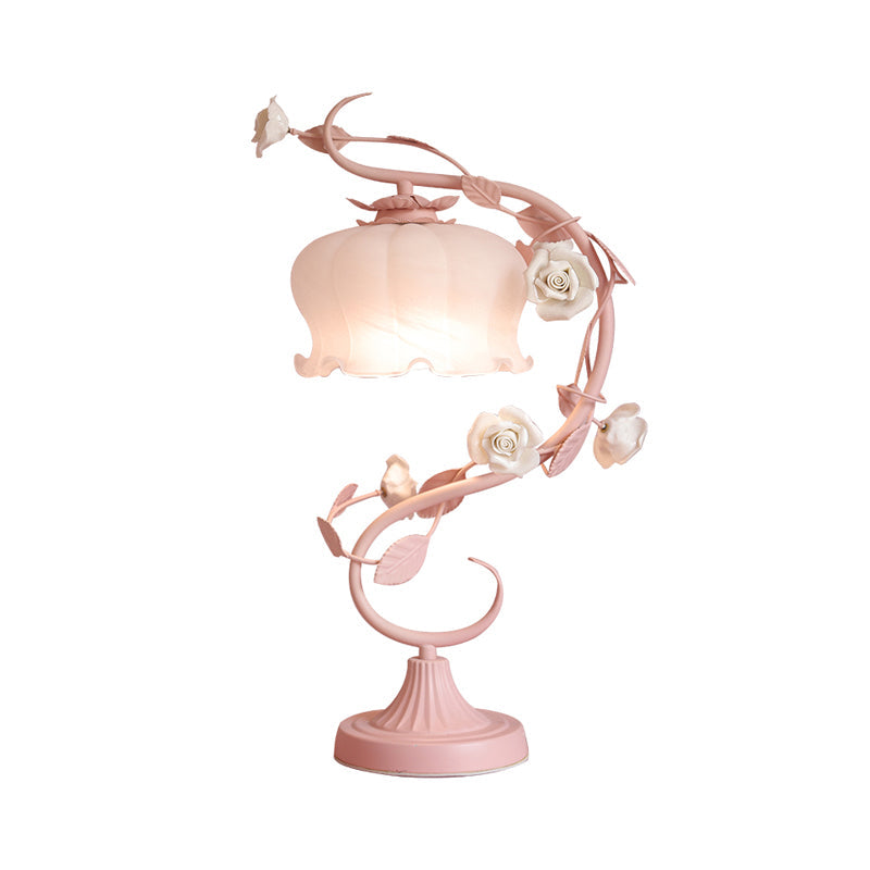RoséLicht – Romantische Deckenleuchte mit rosigem Glanz