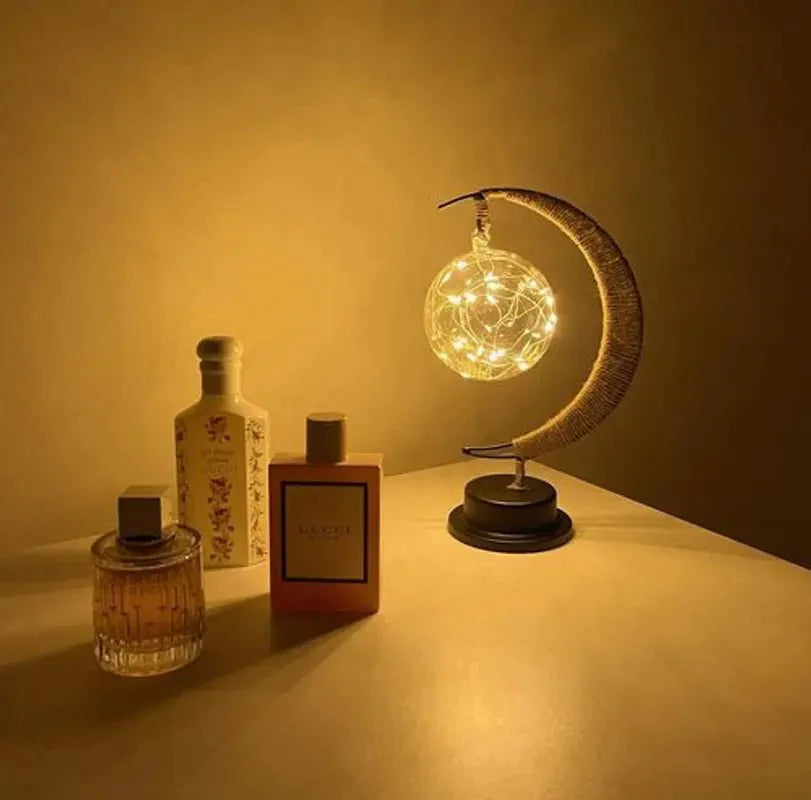 Lunaria – LED-Mondlampe mit Sternenlicht