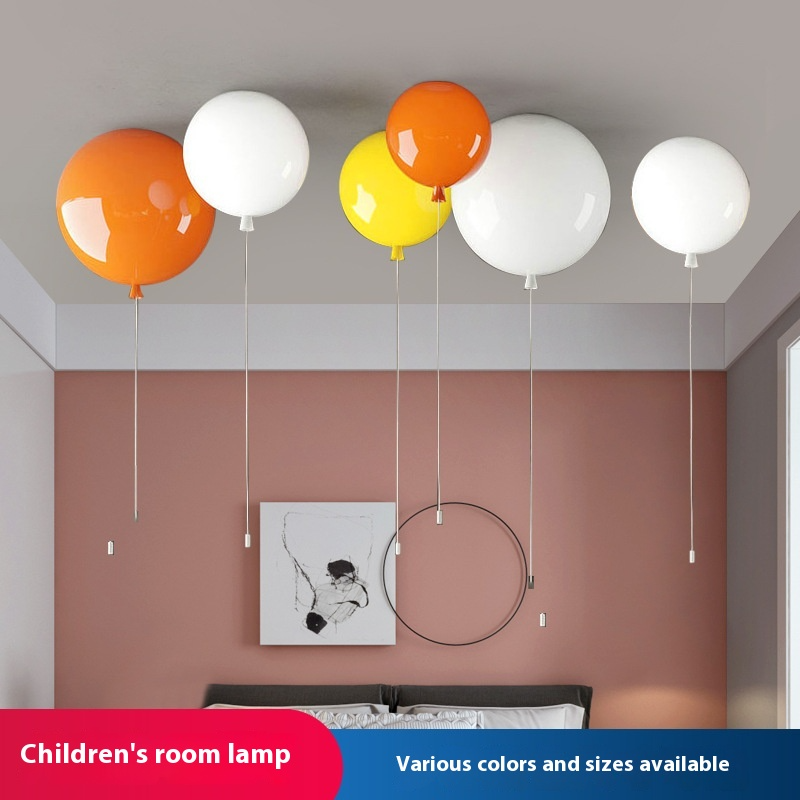 LumiBallon – Verspielte Deckenleuchte in Ballonform