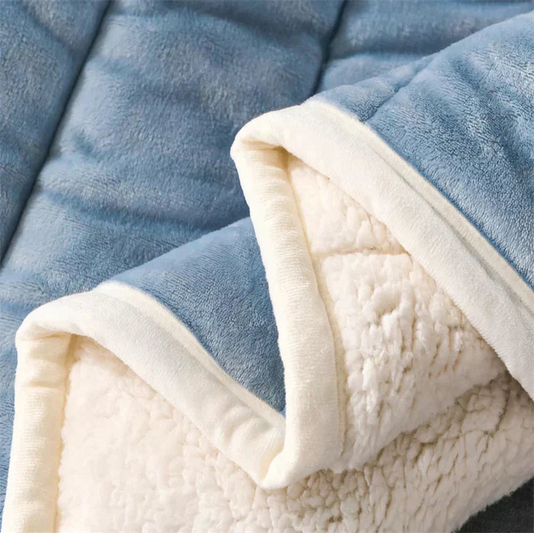 ShearLuxe – Flauschige Lammfelldecke für edle Wohnmomente