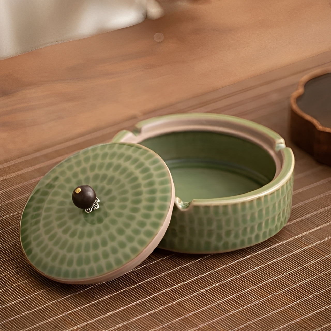 Ming – Keramik-Aschenbecher mit Deckel im chinesischen Stil