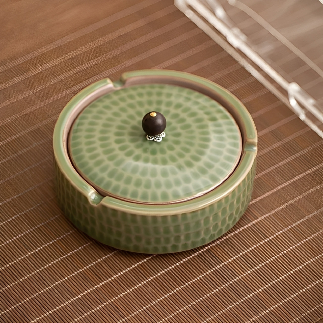 Ming – Keramik-Aschenbecher mit Deckel im chinesischen Stil
