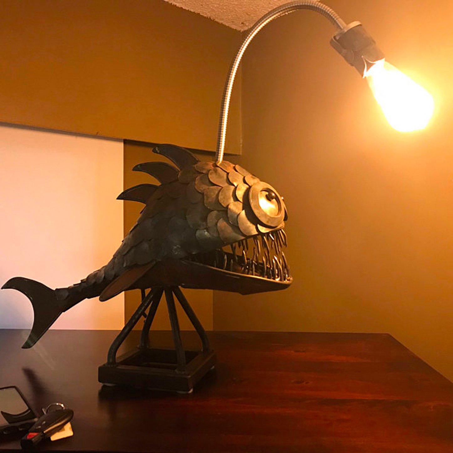 Fischlicht – Leuchte im Anglerfisch-Design