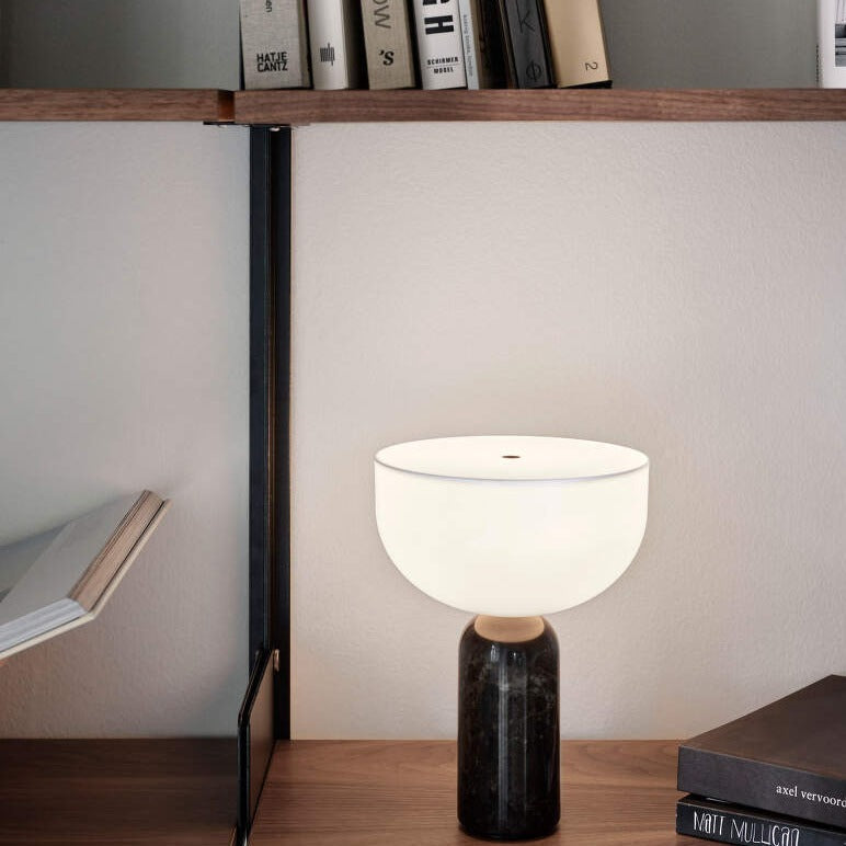 Raja – Edle Tischlampe mit Marmorfuß und elegantem Design