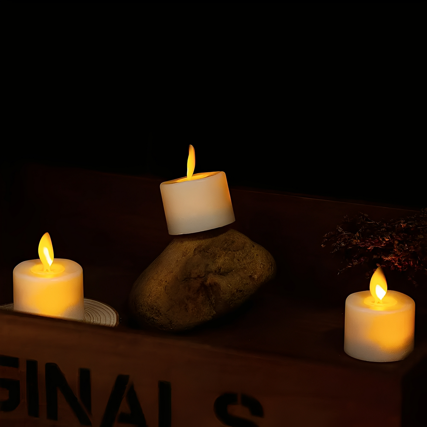 GlowLite – Schwingende LED-Teelichtkerze in Beige
