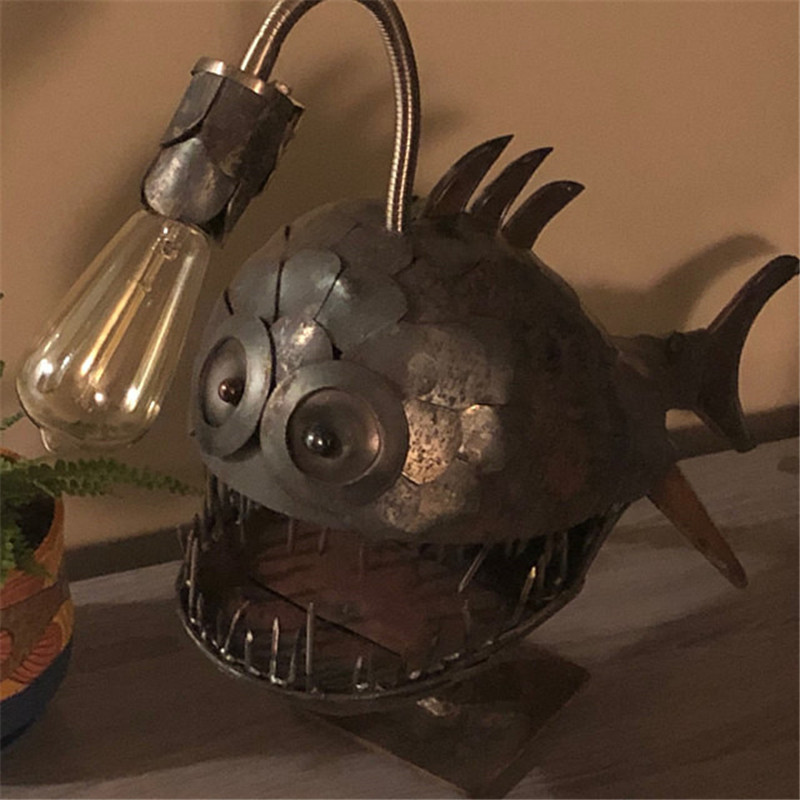 Fischlicht – Leuchte im Anglerfisch-Design