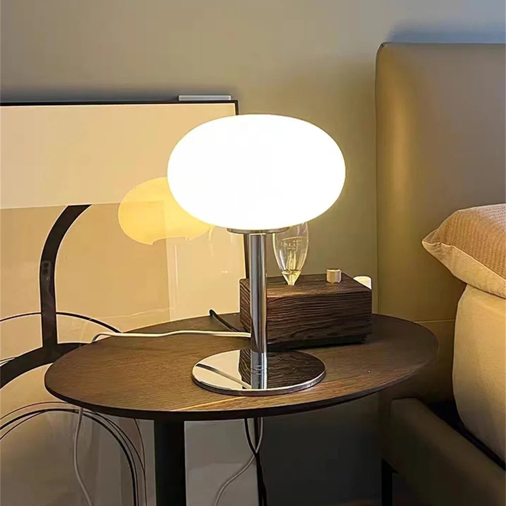 RetroPop – Farbige Tischlampe im Bauhaus-Design mit Kunst-Charakter