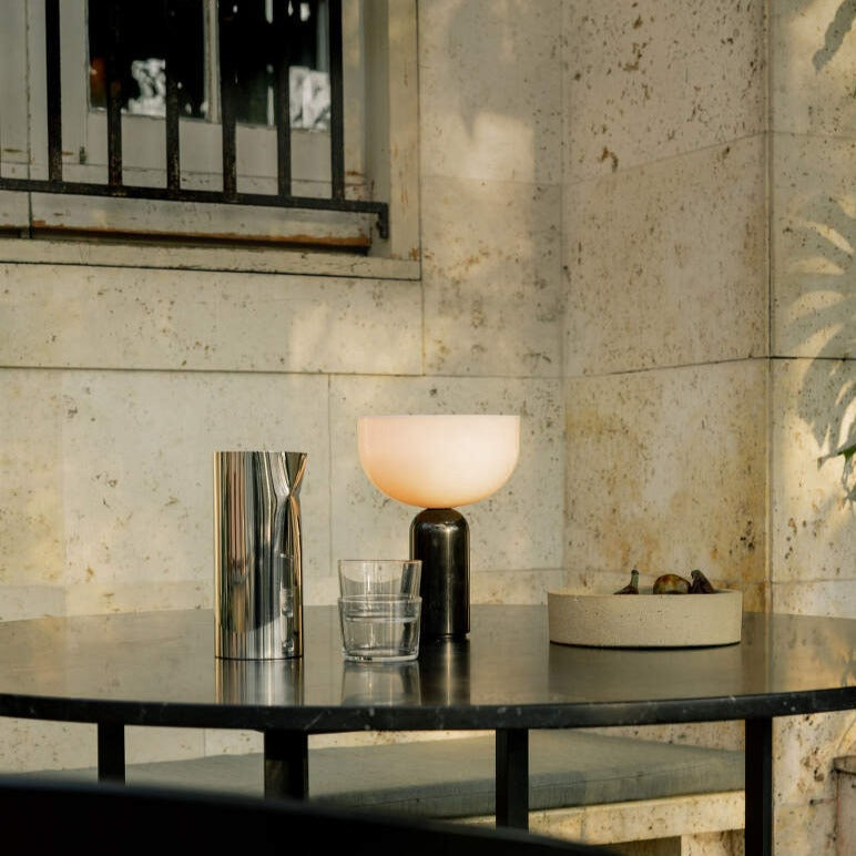 Raja – Edle Tischlampe mit Marmorfuß und elegantem Design