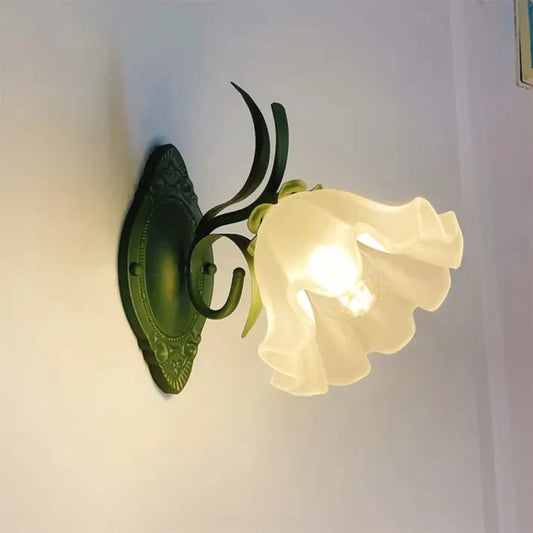 Liora – Wandlampe mit Maiglöckchen-Motiv