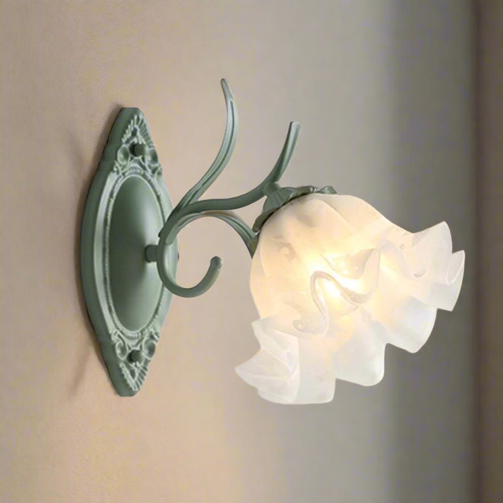 Liora – Wandlampe mit Maiglöckchen-Motiv