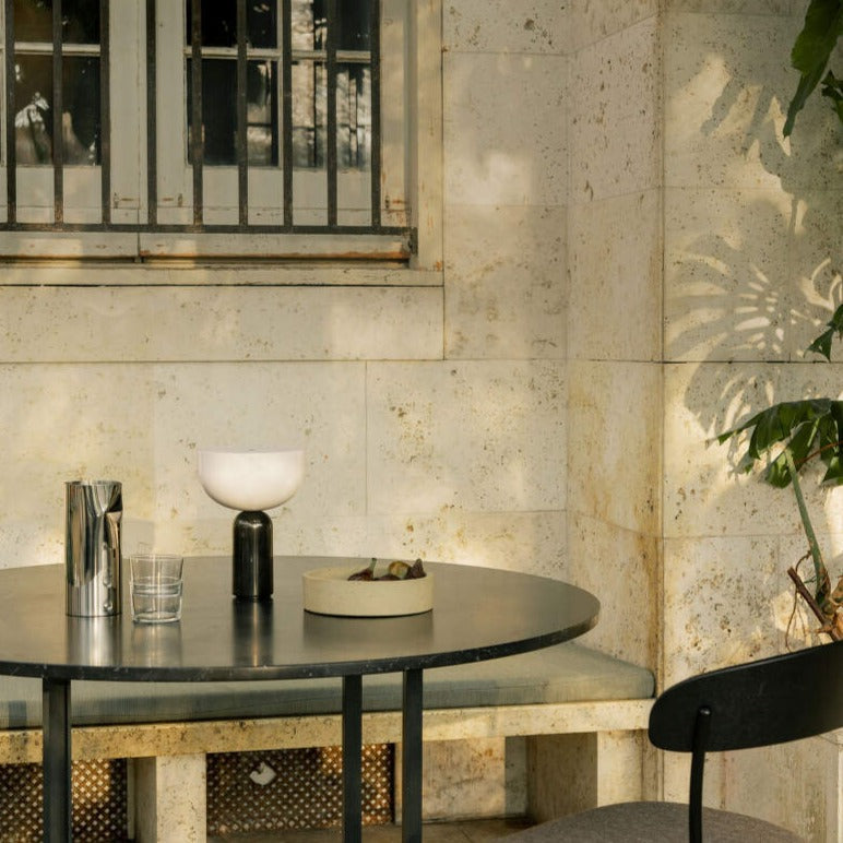 Raja – Edle Tischlampe mit Marmorfuß und elegantem Design