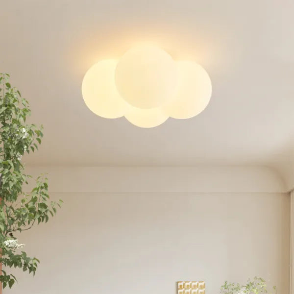 Wolkenlicht – Schwebende Deckenleuchte im Cloud-Design