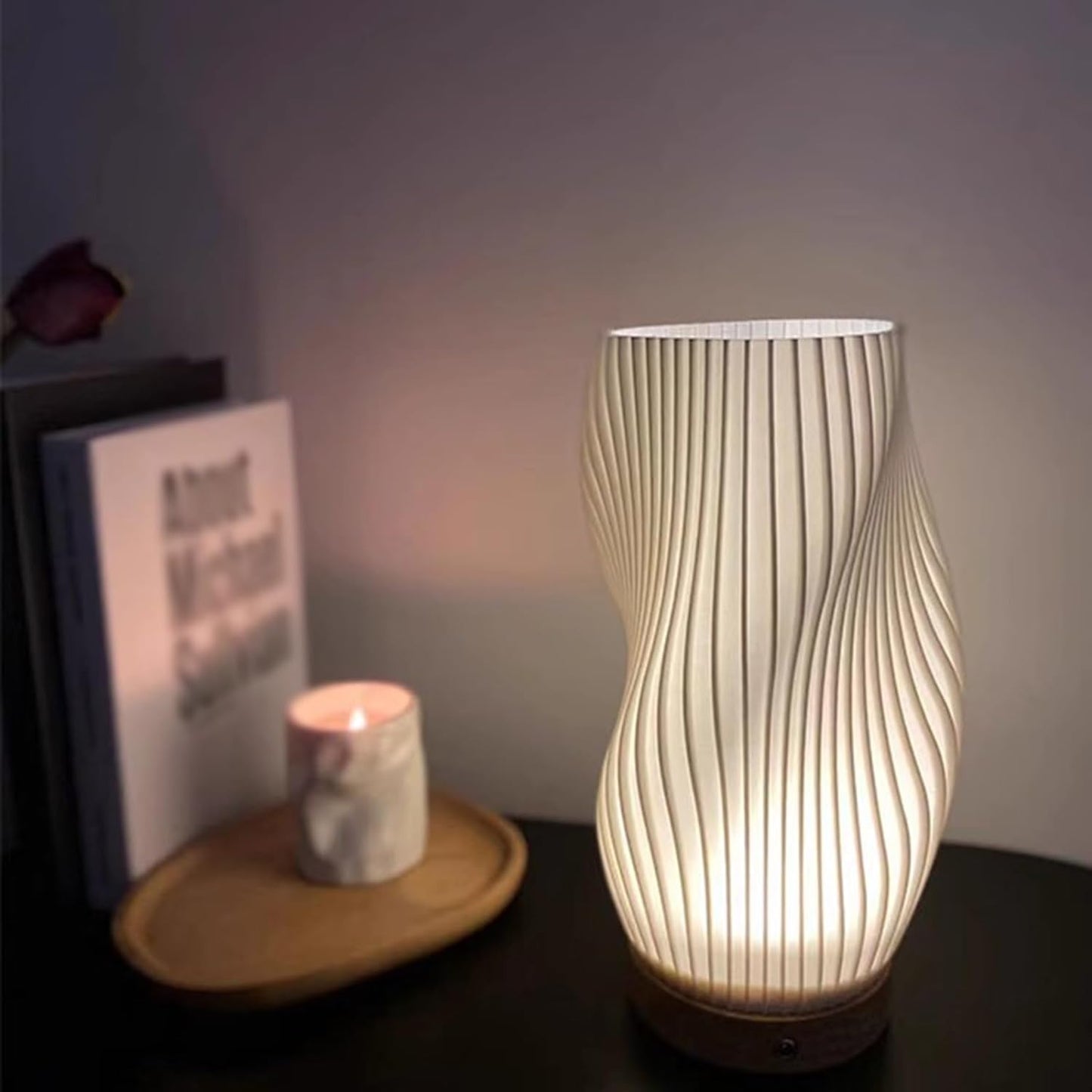 Nerea – Moderne Wavecrest Tischlampe