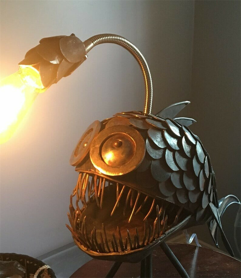 Fischlicht – Leuchte im Anglerfisch-Design