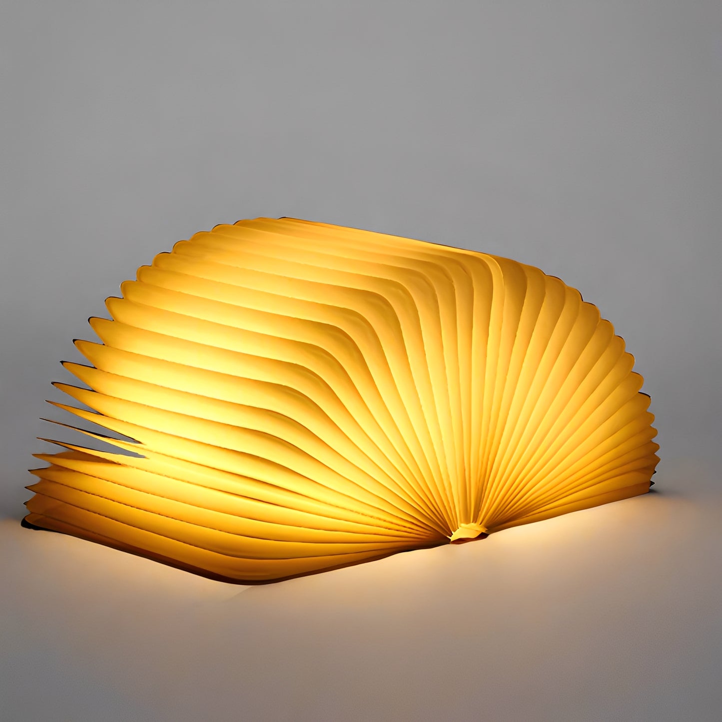 Levin – Faltbare LED-Nachtlampe in Lederoptik