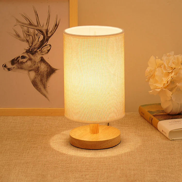Lunora – Nachttischlampe aus Massivholz