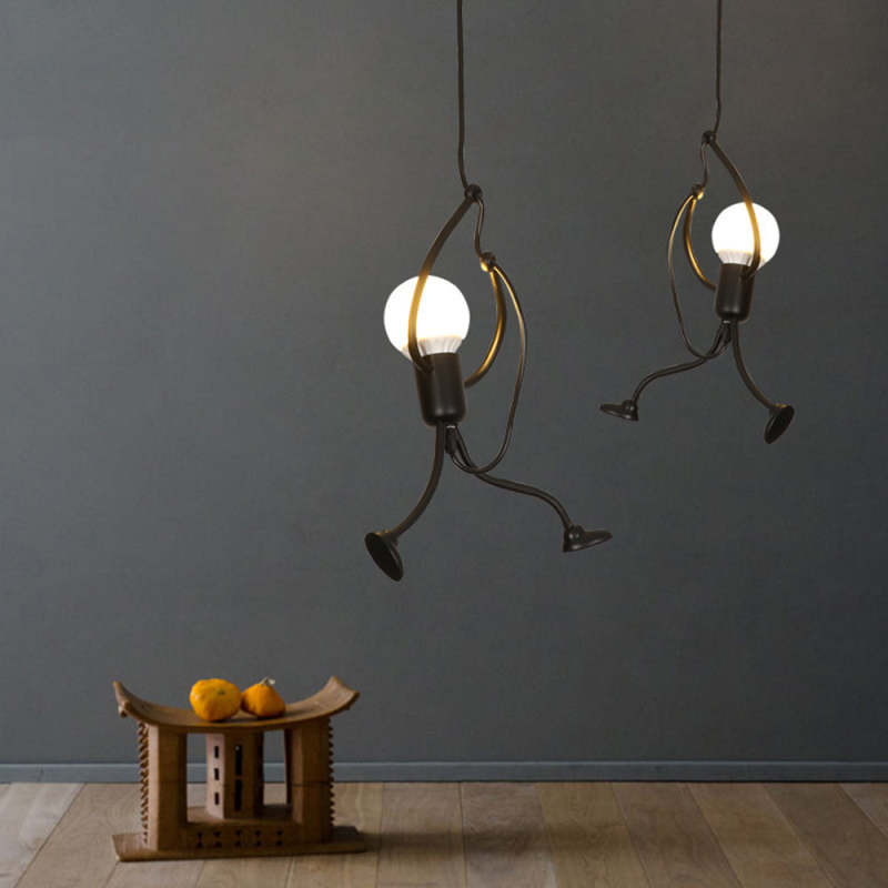 RoboRust – Robuste Retro-Lampe im Eisenmann-Design