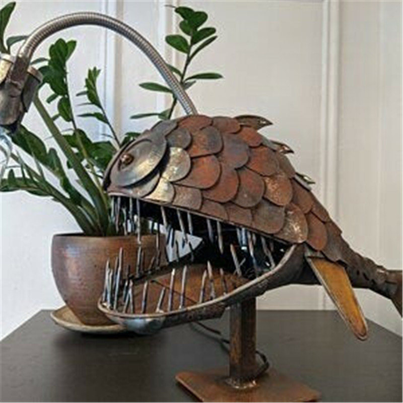 Fischlicht – Leuchte im Anglerfisch-Design