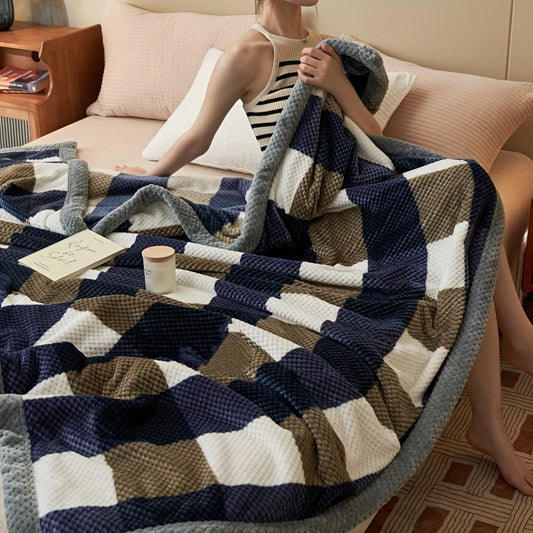 Rowan – Weiche Fleece-Decke im karierten Design für gemütliche Stunden