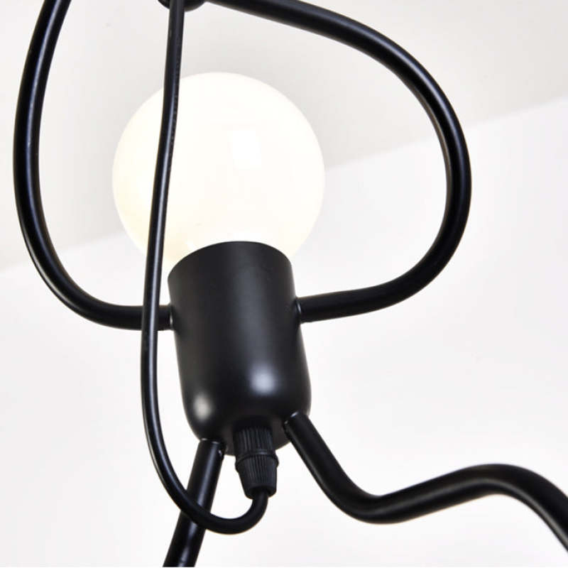 RoboRust – Robuste Retro-Lampe im Eisenmann-Design