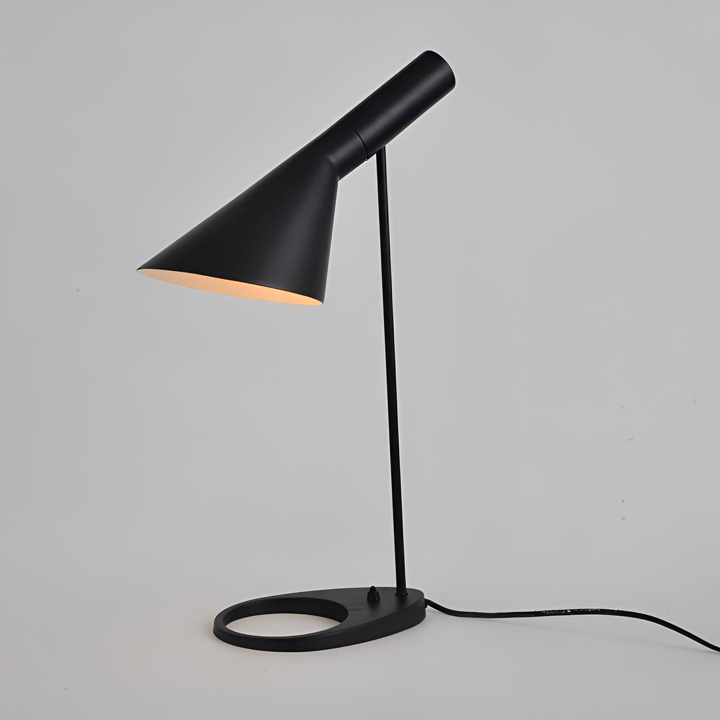 Elvara – Schlichte Nordische LED-Tischlampe