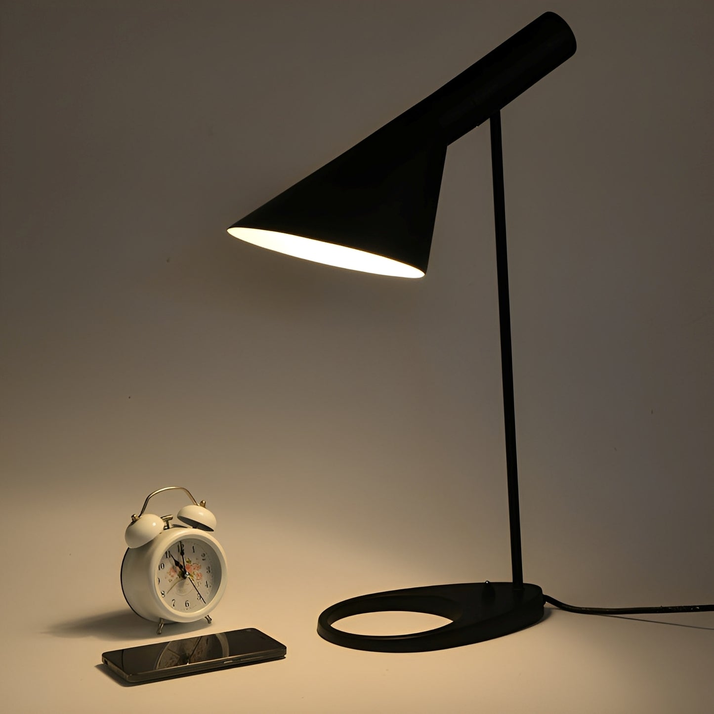 Elvara – Schlichte Nordische LED-Tischlampe