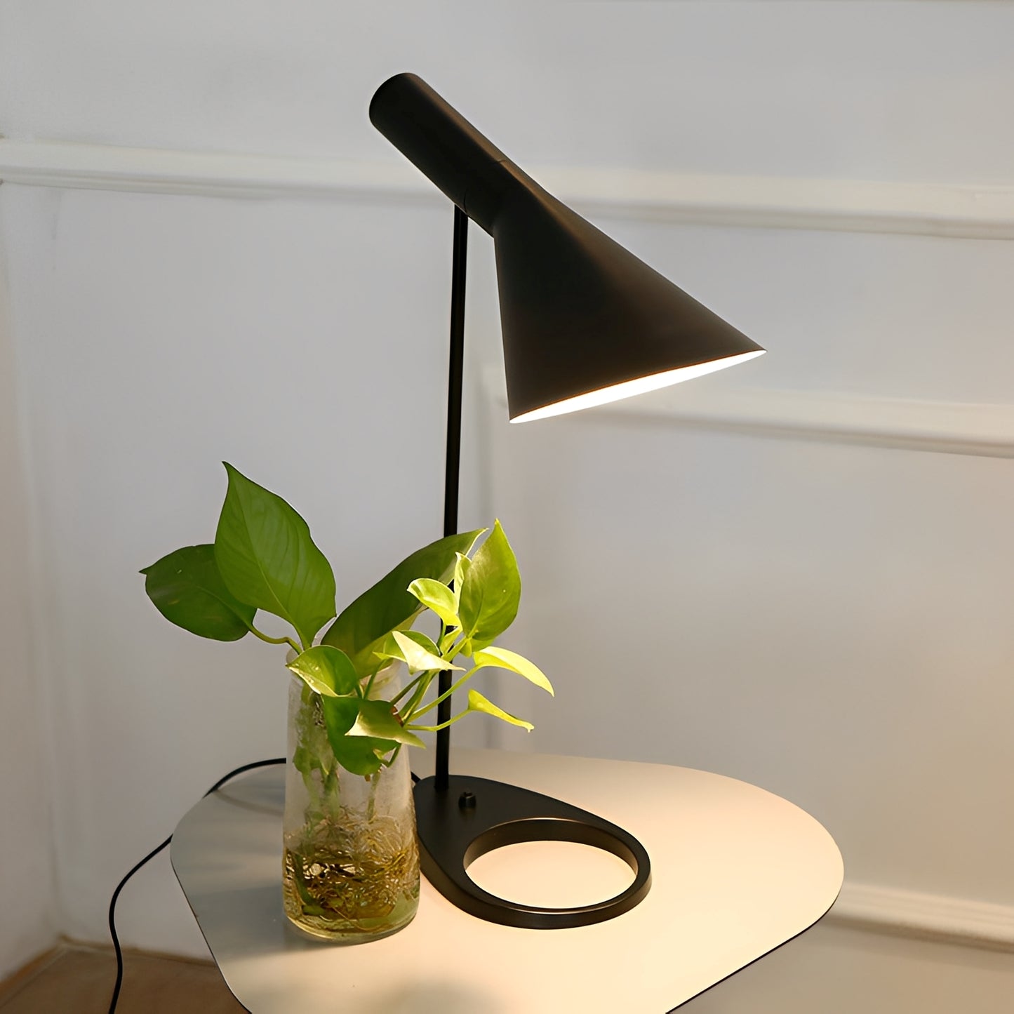 Elvara – Schlichte Nordische LED-Tischlampe