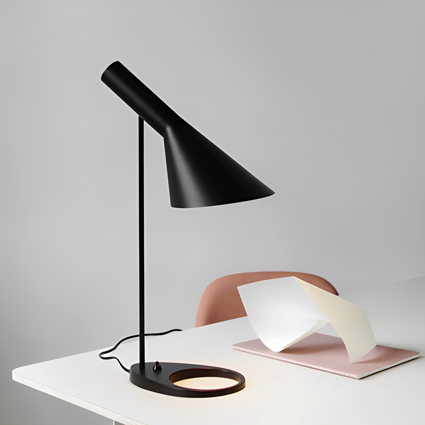 Elvara – Schlichte Nordische LED-Tischlampe