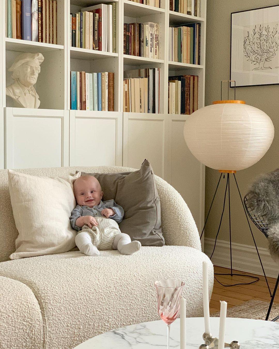 Noa – Stehlampe mit Reispapier: Minimalistische Ruhe in Lichtform