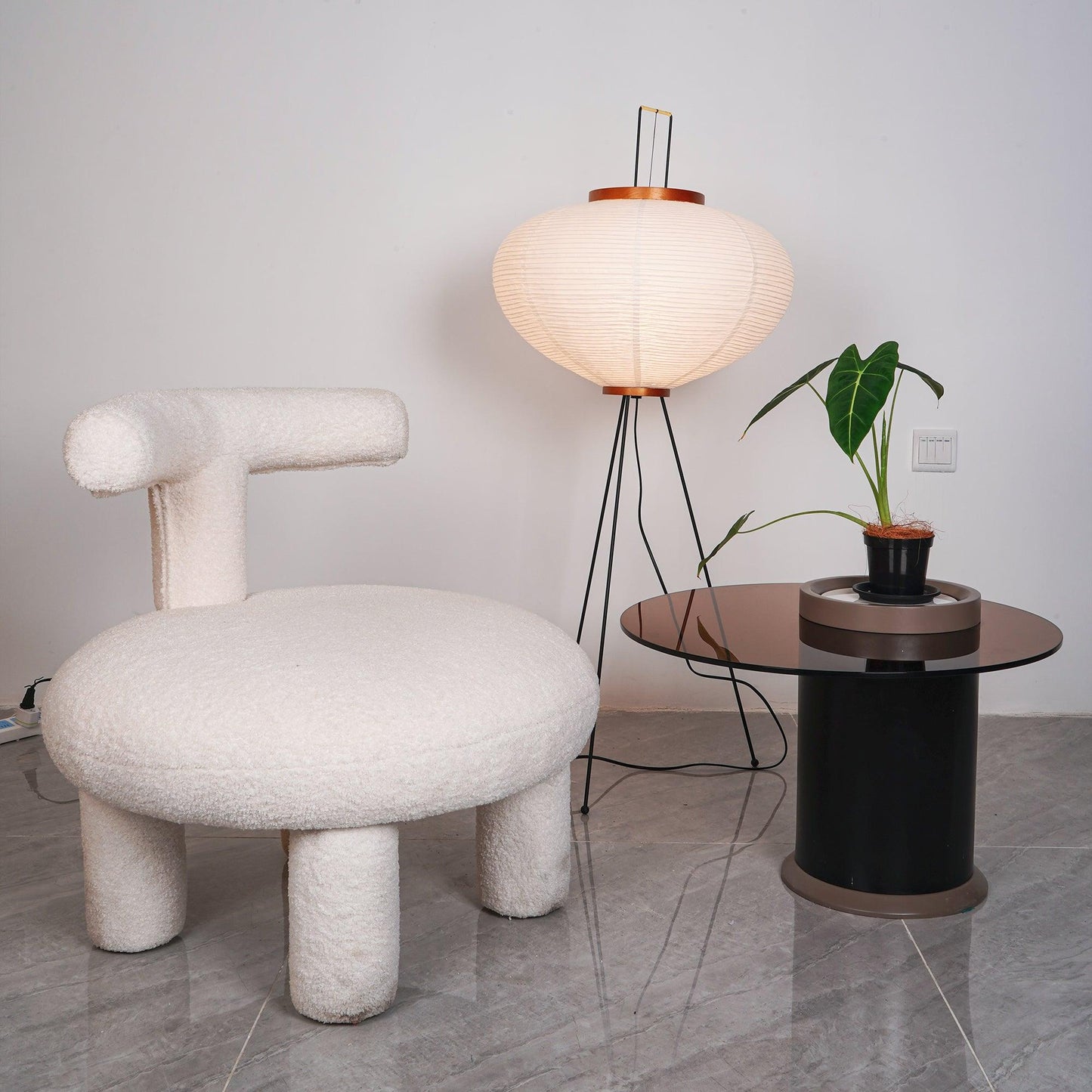 Noa – Stehlampe mit Reispapier: Minimalistische Ruhe in Lichtform