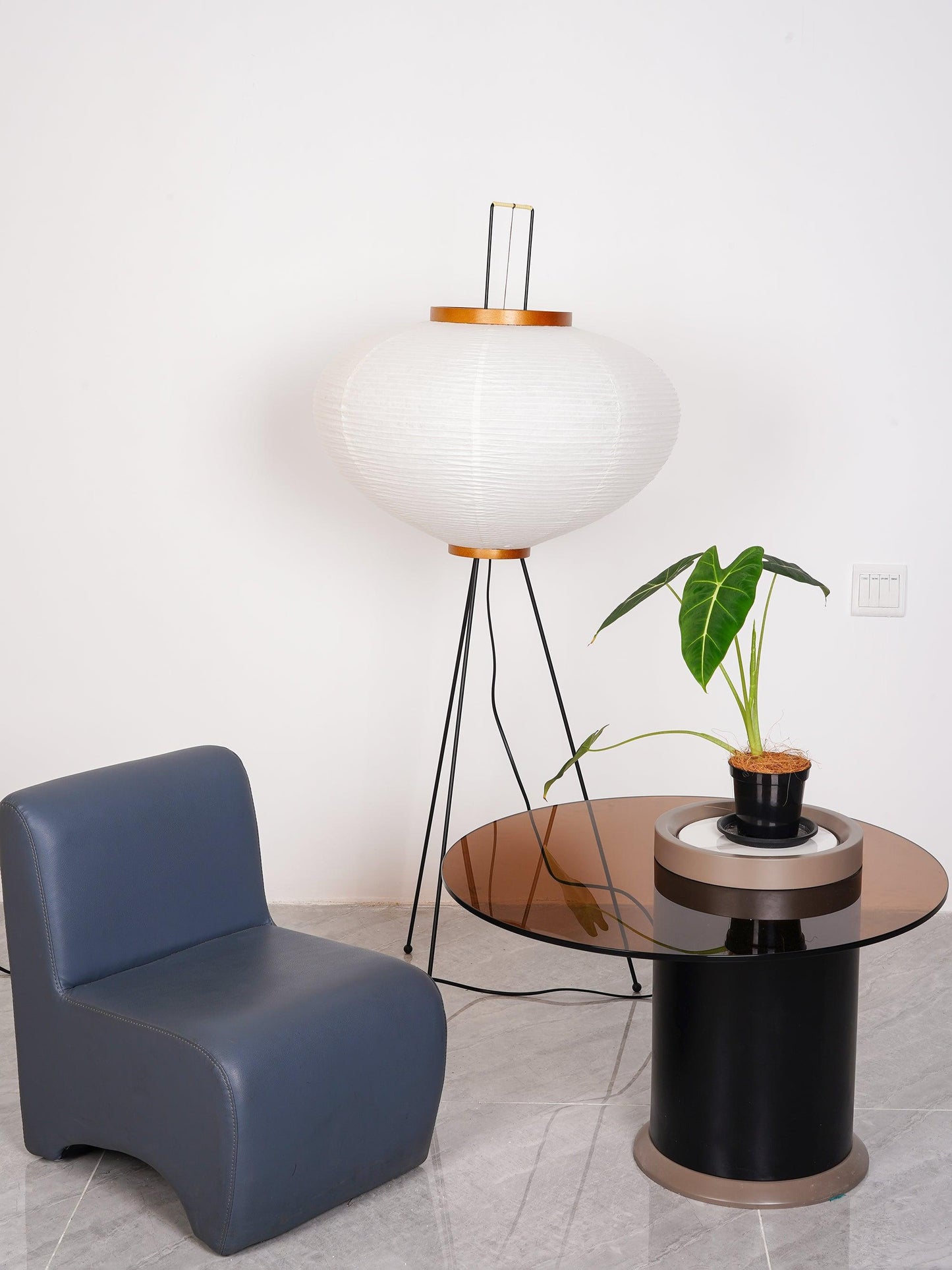 Noa – Stehlampe mit Reispapier: Minimalistische Ruhe in Lichtform