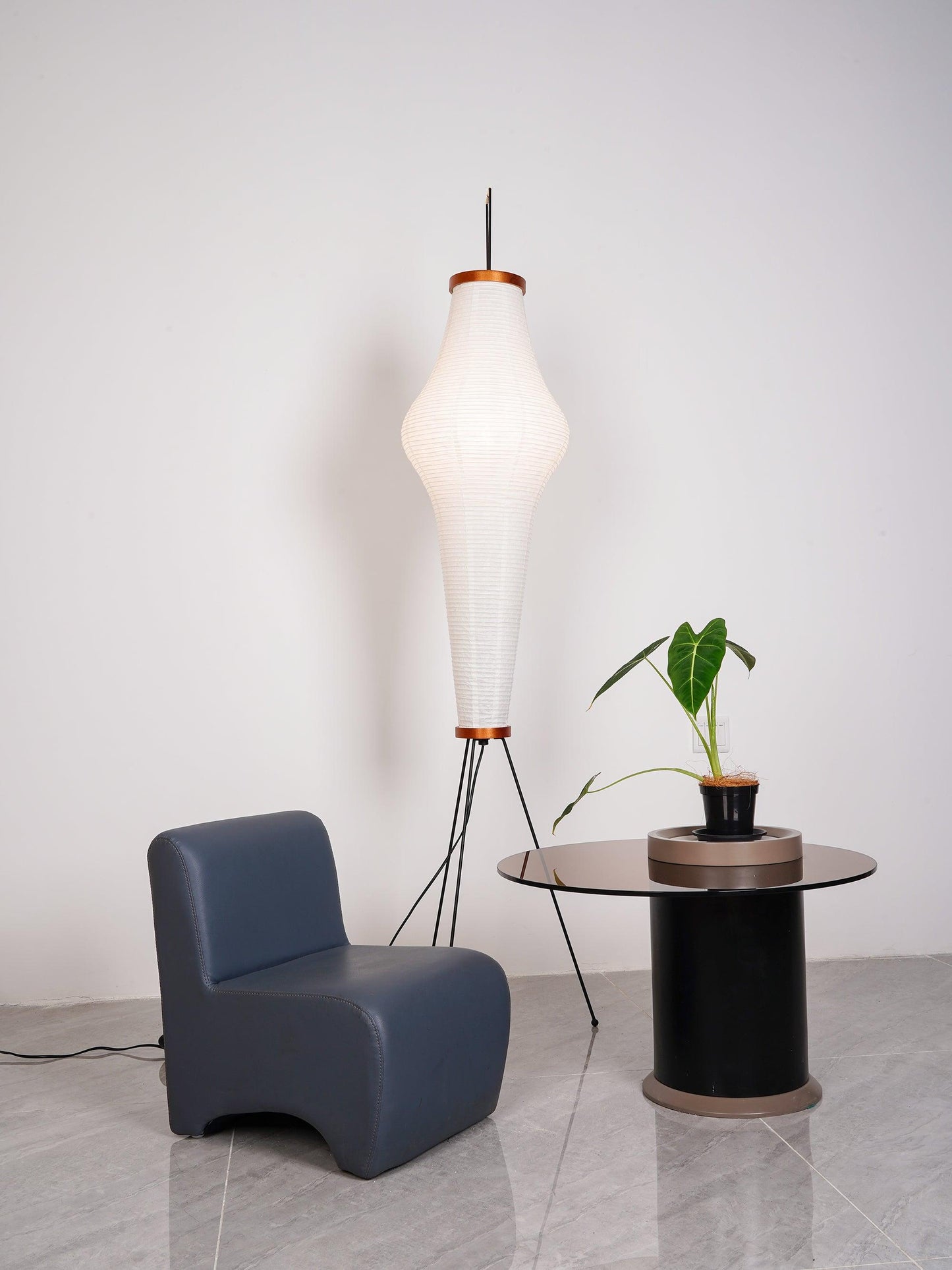 Noa – Stehlampe mit Reispapier: Minimalistische Ruhe in Lichtform