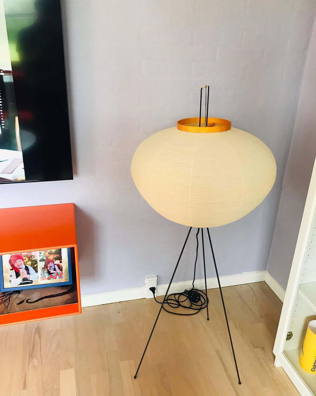 Noa – Stehlampe mit Reispapier: Minimalistische Ruhe in Lichtform