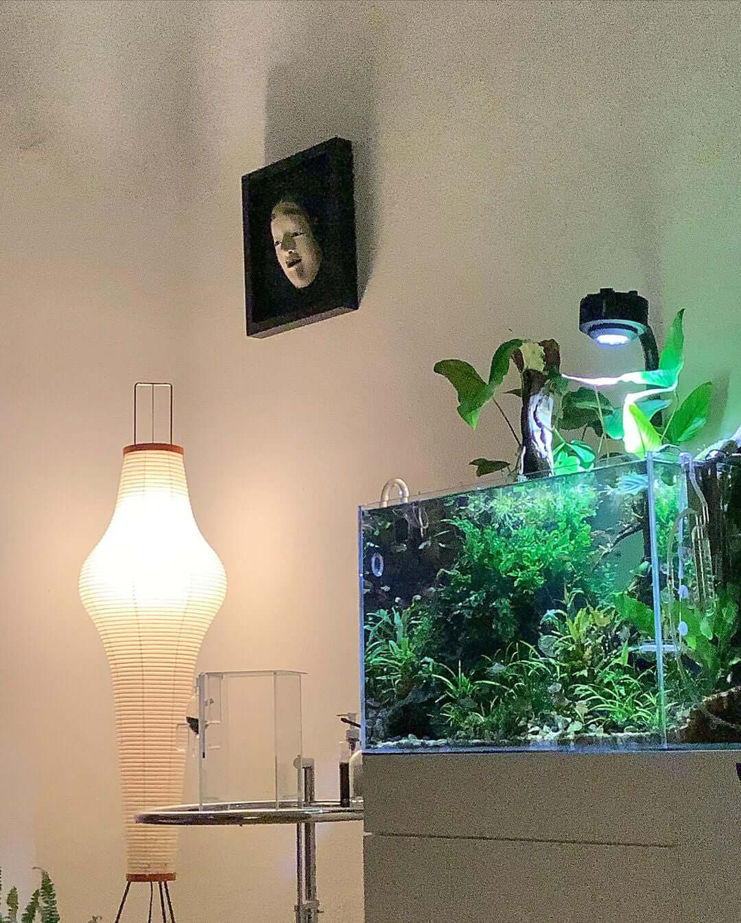 Noa – Stehlampe mit Reispapier: Minimalistische Ruhe in Lichtform