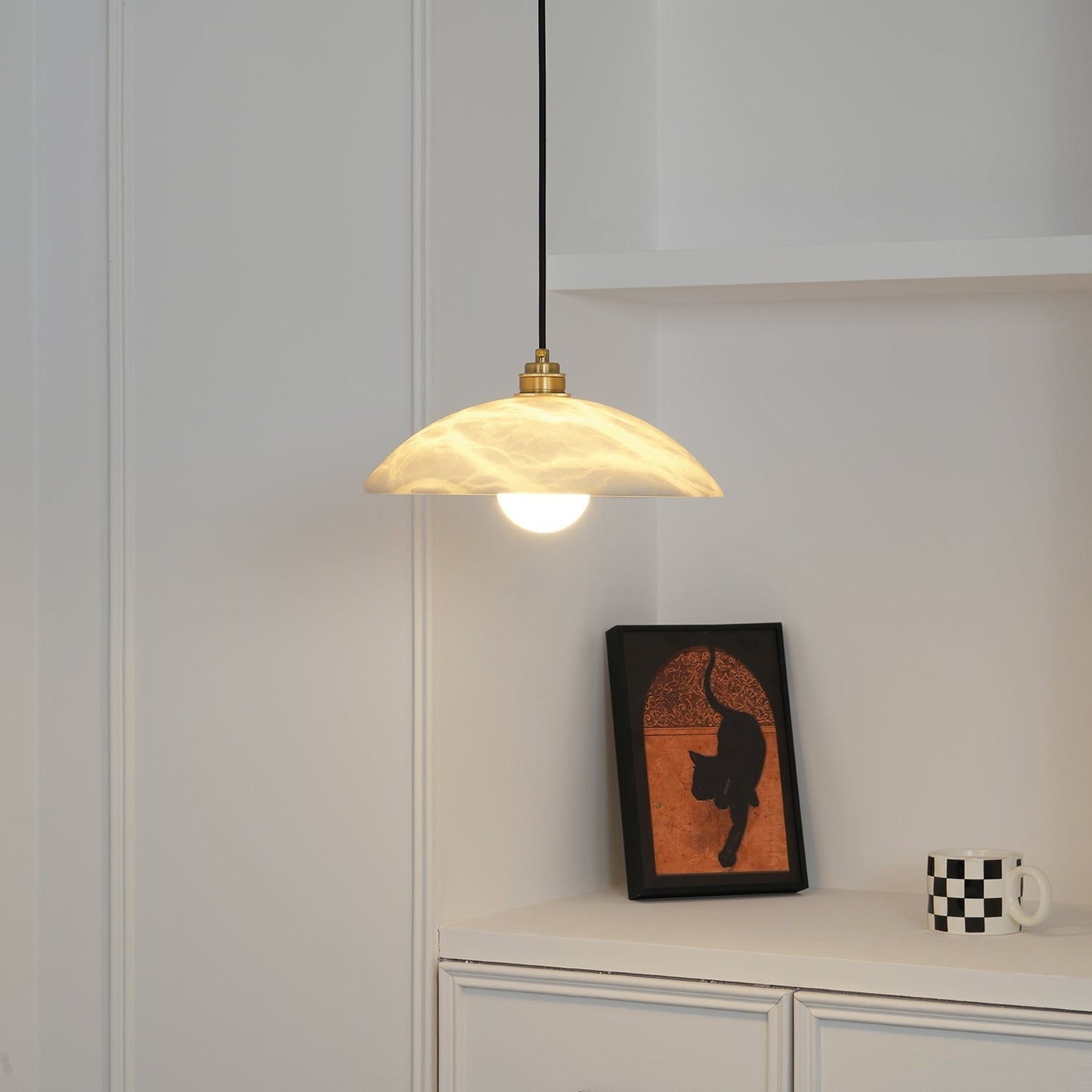 Mark – Pendelleuchte aus Alabaster & Messing